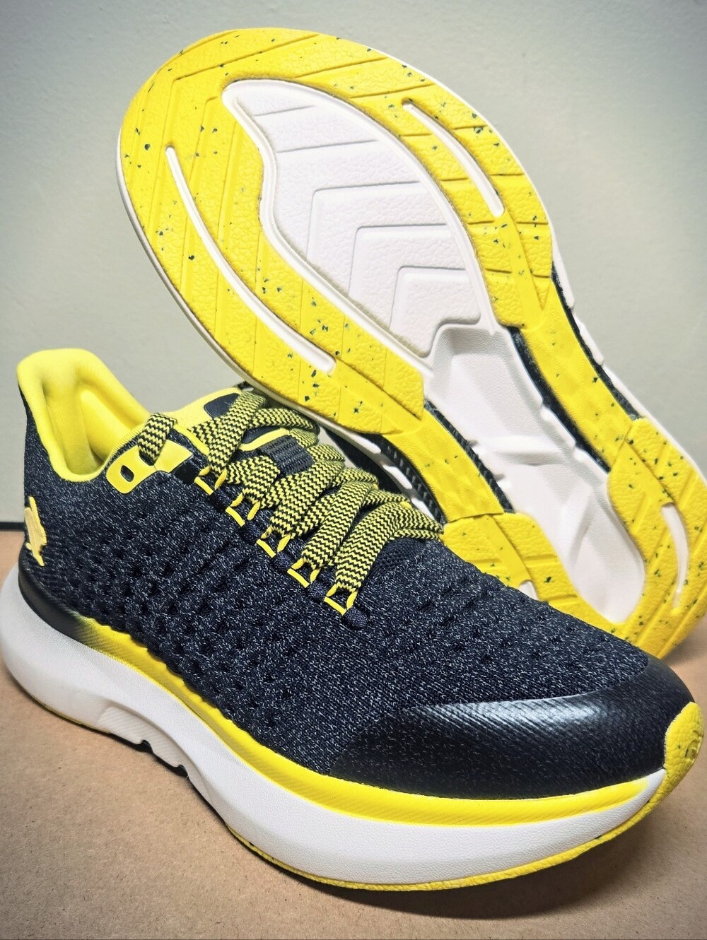 🆕 Women's Size 7 - Rabbit Dream Chaser Running Shoe - MSRP $160